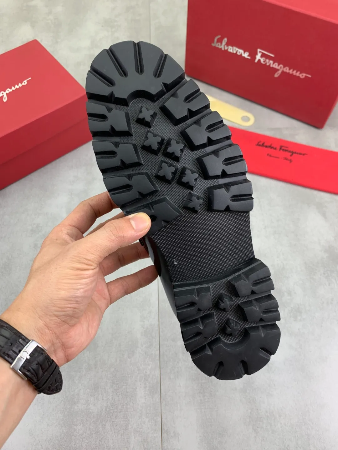 Men's Men's Shoes 💰P480💰[New Style] Water-dyed Niuli 🆘[Salvatore Ferragamo] Ferragamo's latest casual business leather shoes for men! Listed simultaneously! The fabric is made of specially imported original calfskin, and the interior is made of imported water-dyed cowhide. It is absolutely luxurious and leads the fashion trend. Matching code: 38-44 (45 and 46 can be customized) Multiple colors available